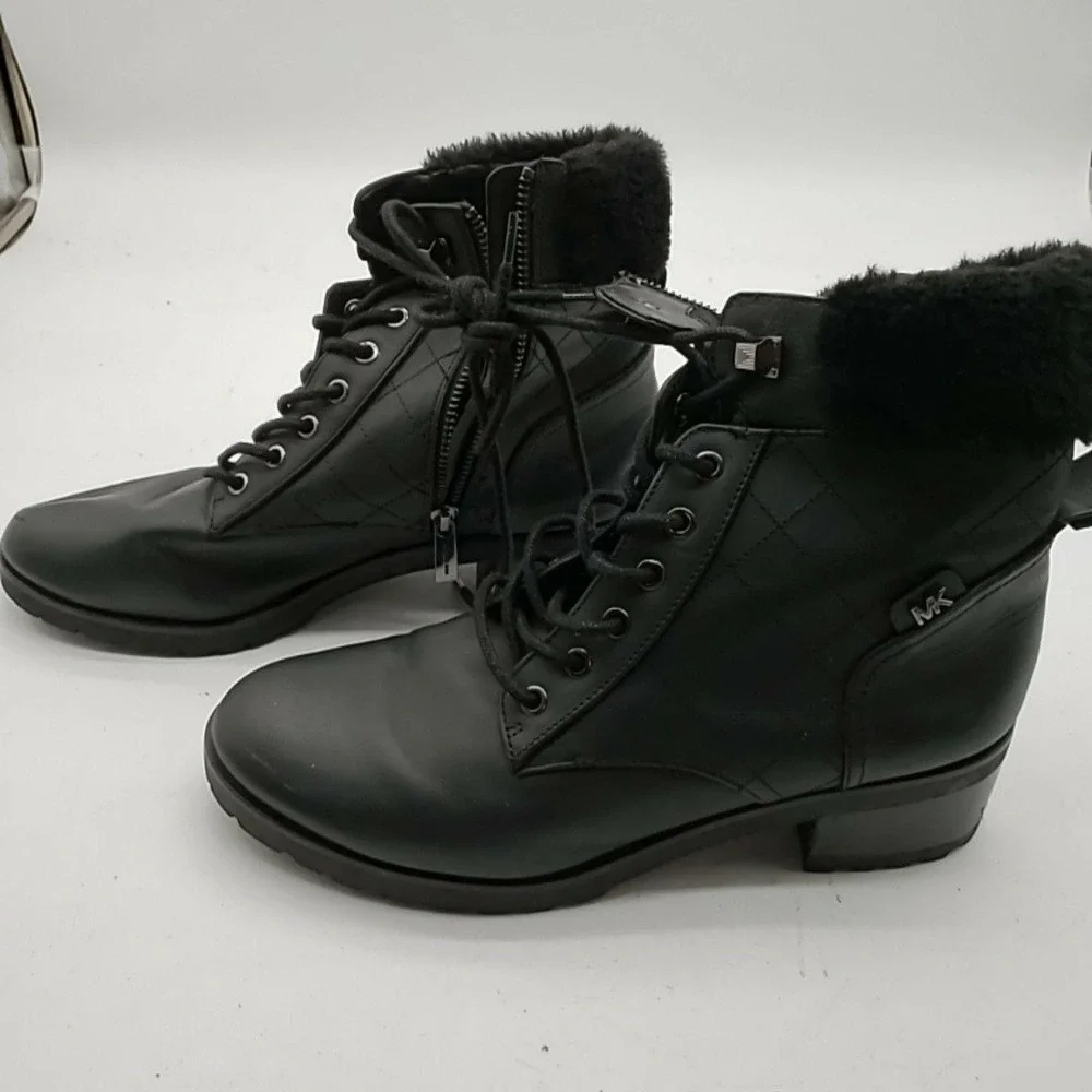 Michael Kors Boots Womens Size 8.5 Black Leather Faux Fur Ankle Lug Sole Zip